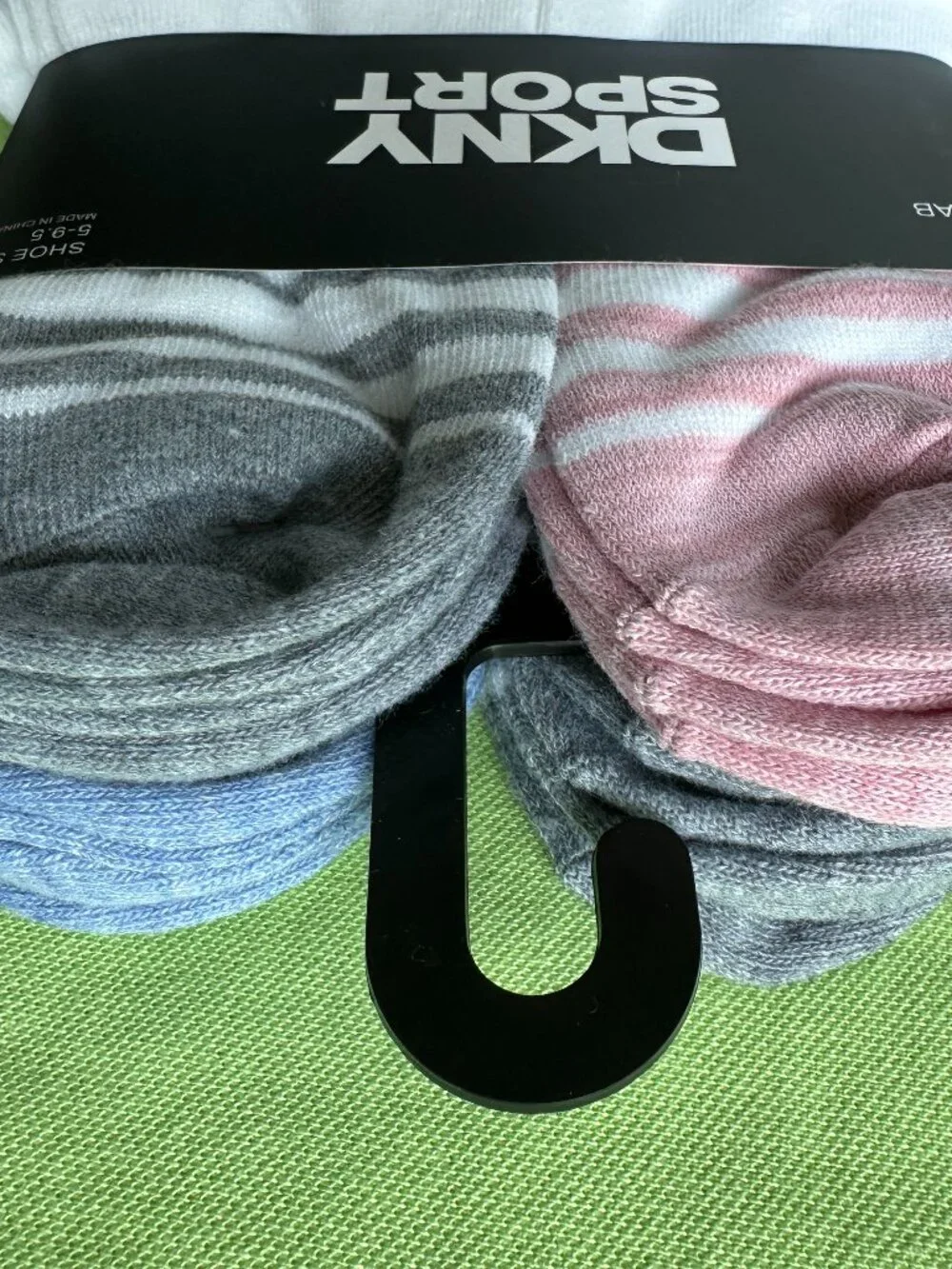 DKNY WOMEN'S 8-PK. LOW CUT SOCKS W/HEEL TAB:NWT WHITE W/PINK, BLUE, GREY